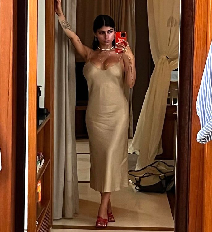 Mia Khalifa wows Fans with Busty Holiday Pictures 3