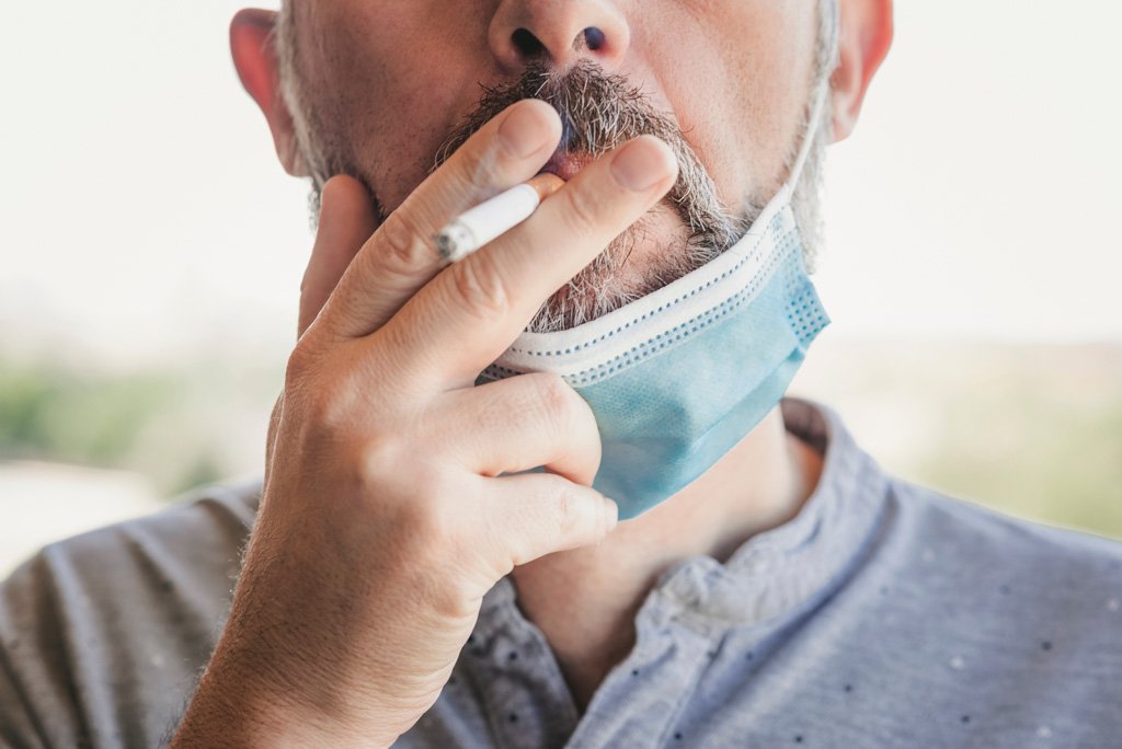 Smokers and vapers suffer more severe outcomes from COVID-19