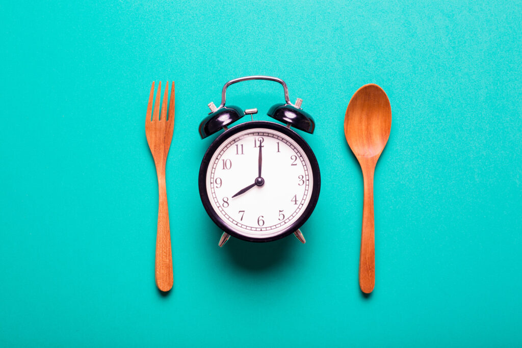 Front-loading calories early in the day reduces hunger but does not affect weight loss