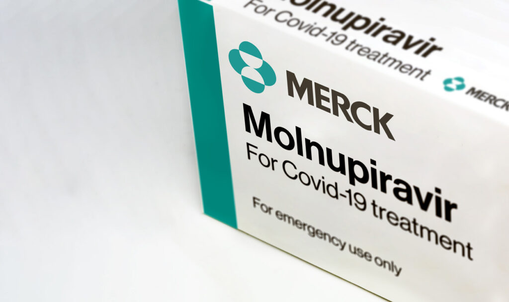Treating COVID-19 infection with molnupiravir does not decrease deaths or hospital admission in high-risk, vaccinated patients, but can lead to quicker recovery